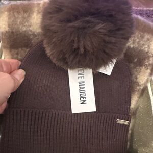 Steve Madden Buffalo Blaze Pom Beanie & Faux Fur Scarf Set Brown Plaid NWT